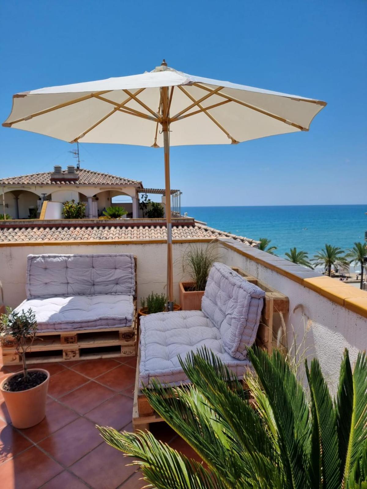 Cal Salmare Seafront Apartment With Rooftop Terrace And Pool Calafell Bagian luar foto